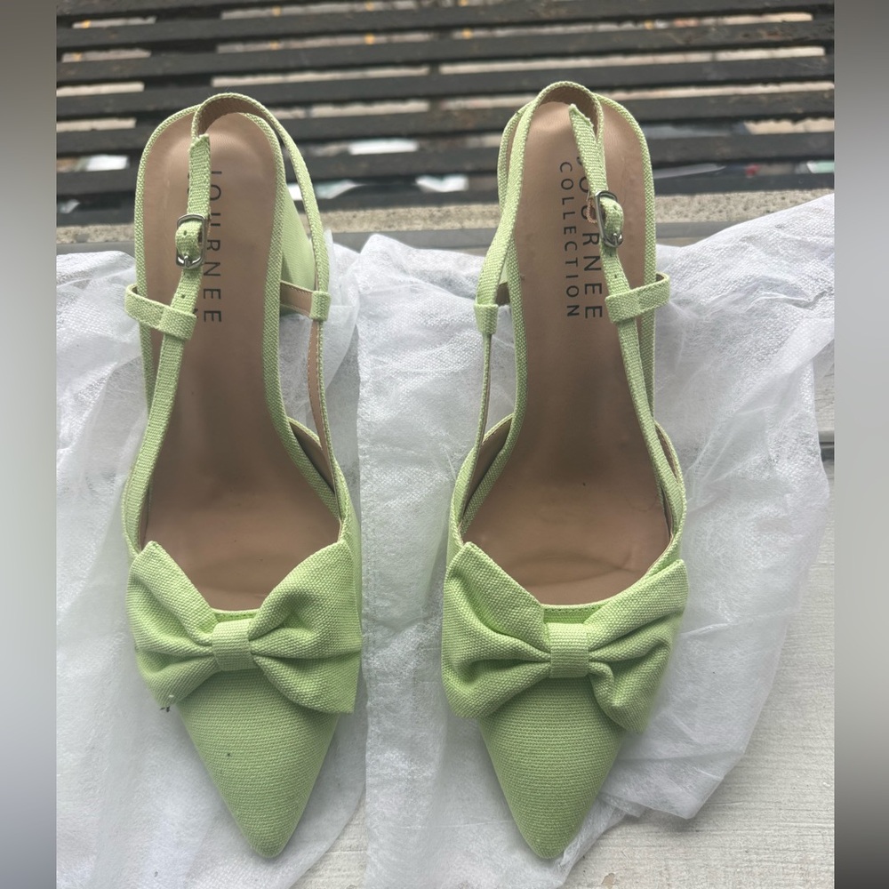 Journee Collection Women's Lime Bow Dainty Girly Heels